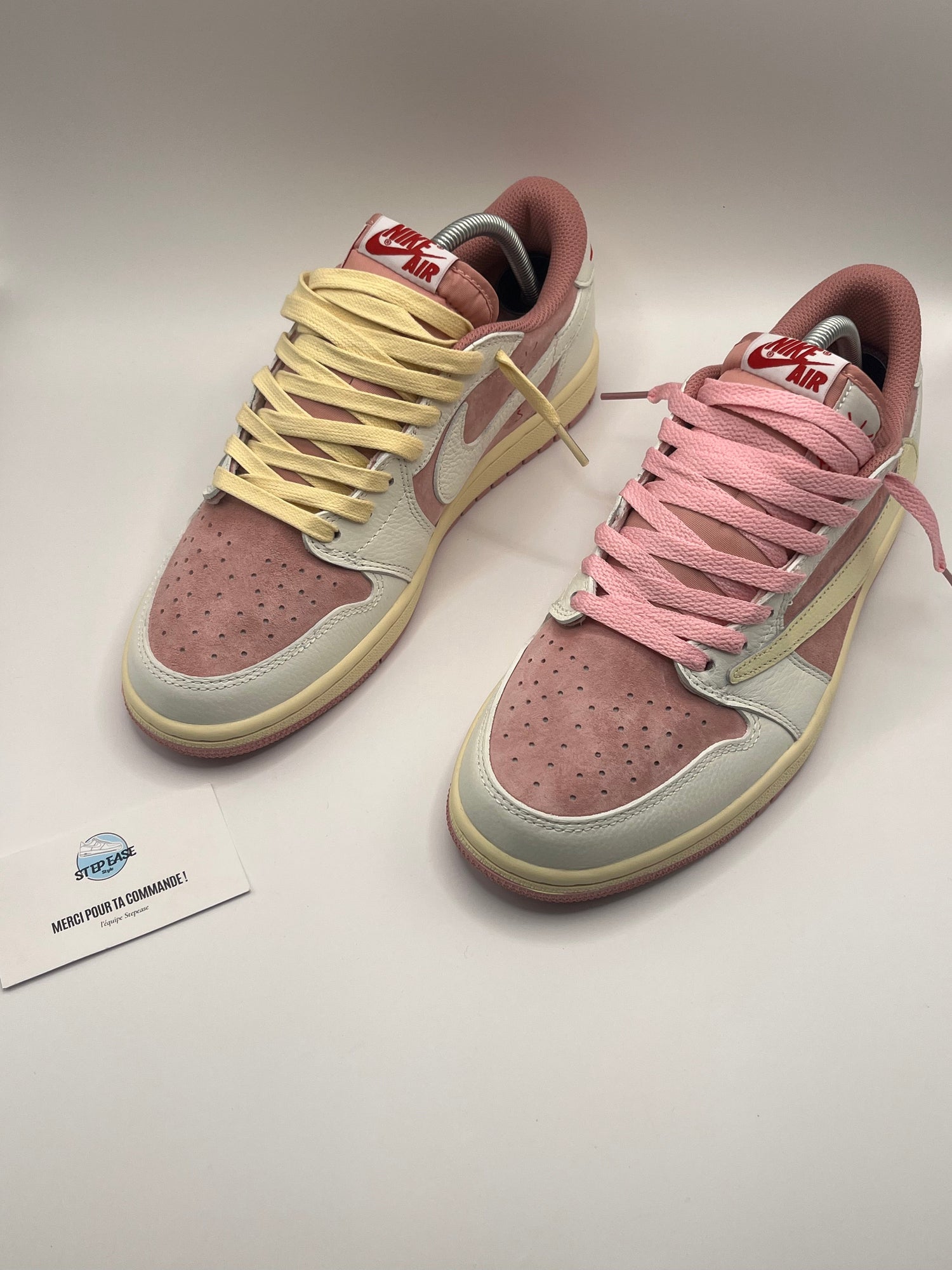 Jordan 1 x Travis Scott "Shy Pink"